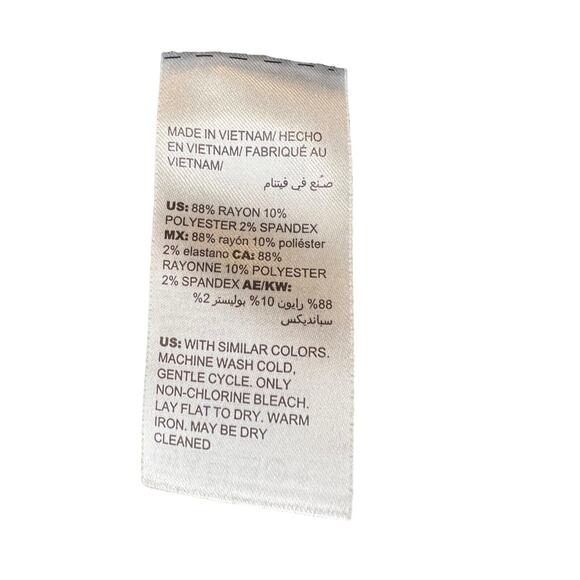 Chico’s Pull On Black Pin Stripe Pant Women’s Size 0.5P / 6P Slimming Stretch - Picture 6 of 6